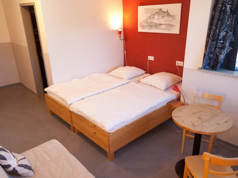 https://www.babelfish-hostel.de/media/Galeryrooms/005_double_room.jpg