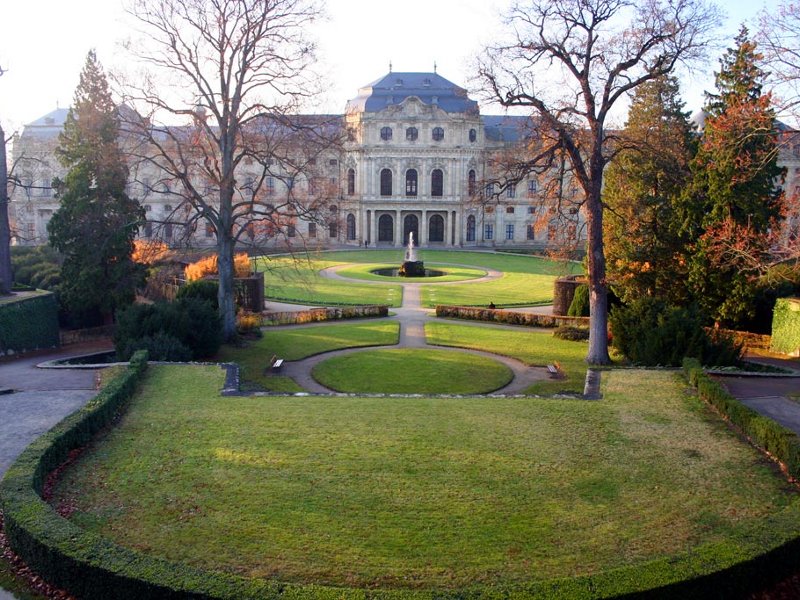 https://www.babelfish-hostel.de/media/Galerywuerzburg/05_court_garden.jpg